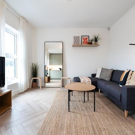 The Battersea Place - Charming 4Bdr Flat Λονδίνο Εξωτερικό φωτογραφία
